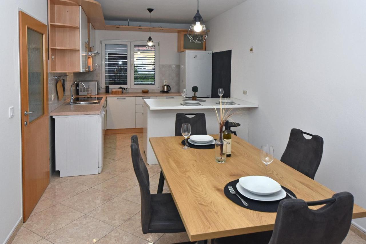 Family Apartment Sara Zadar Bagian luar foto